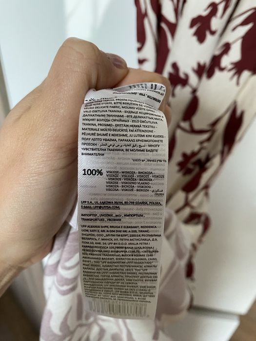 Nowa, wzorzysta sukienka z wiskozy Reserved