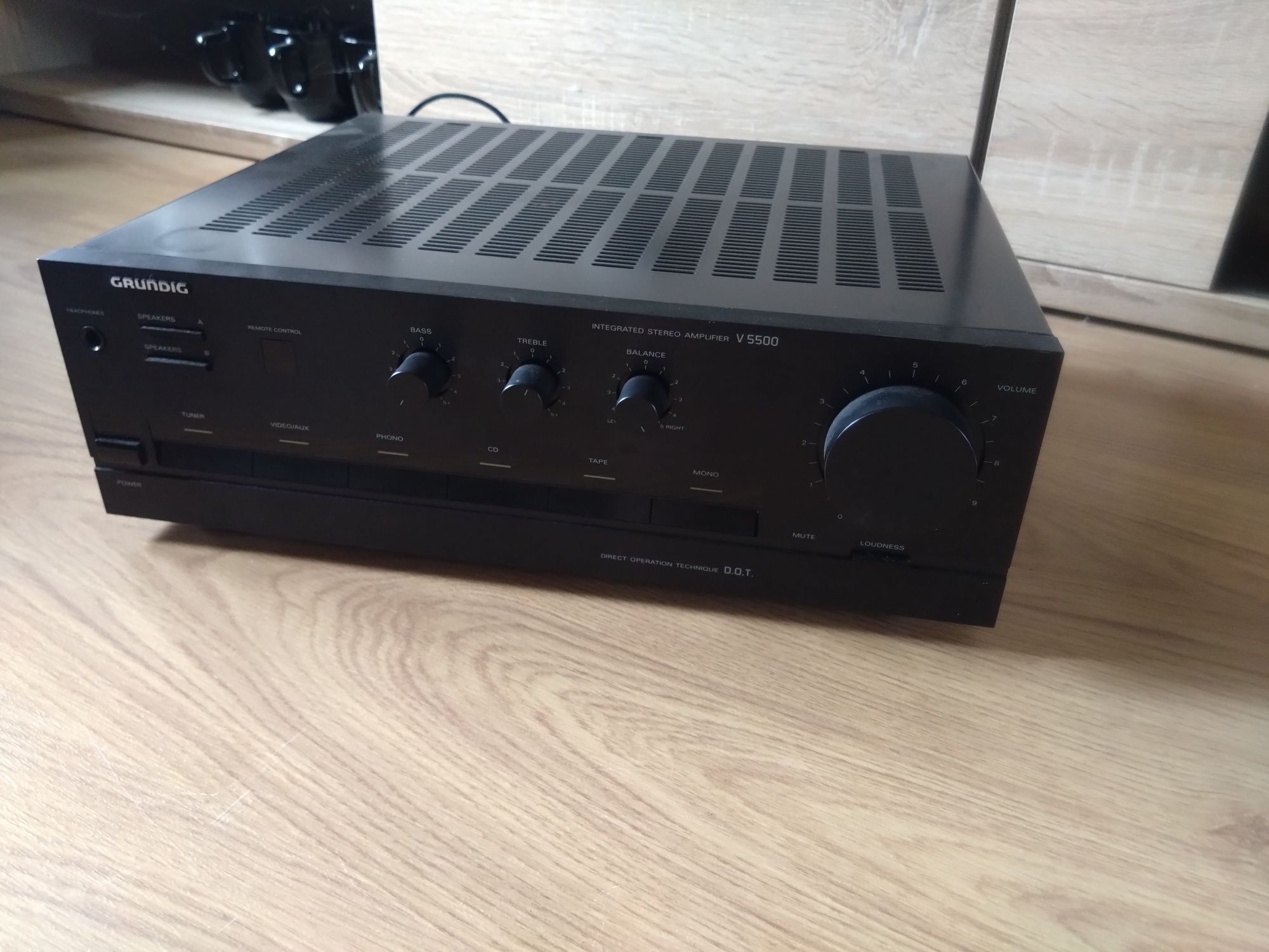 Wzmacniacz Grundig V5500