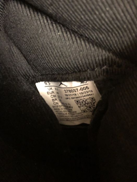 Кросівки Jordan 11 Cap and Gown