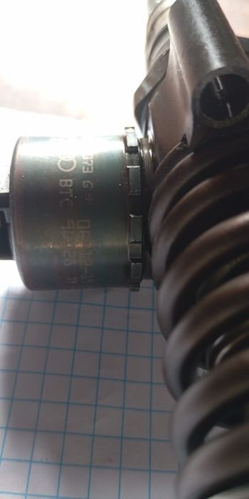 Насос форсунки Passat B6 Touran Caddy Golf 5 2.0 tdi Audi 03G130073G