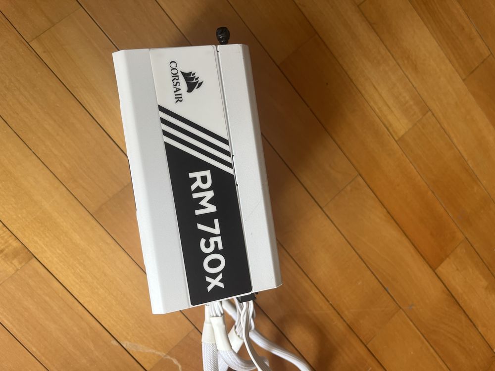 Corsair RM750X 750W - Fonte Alimentação Branca