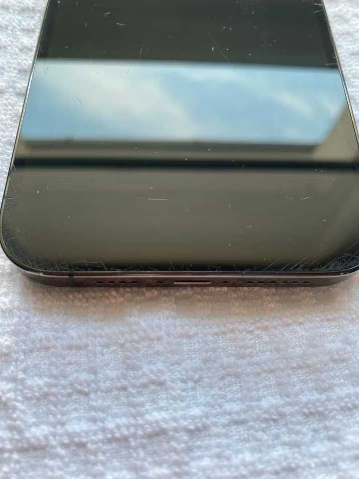 Sprzedaję iPhone 13 Pro Max mojego syna. Oryginalny - bateria 87% 256