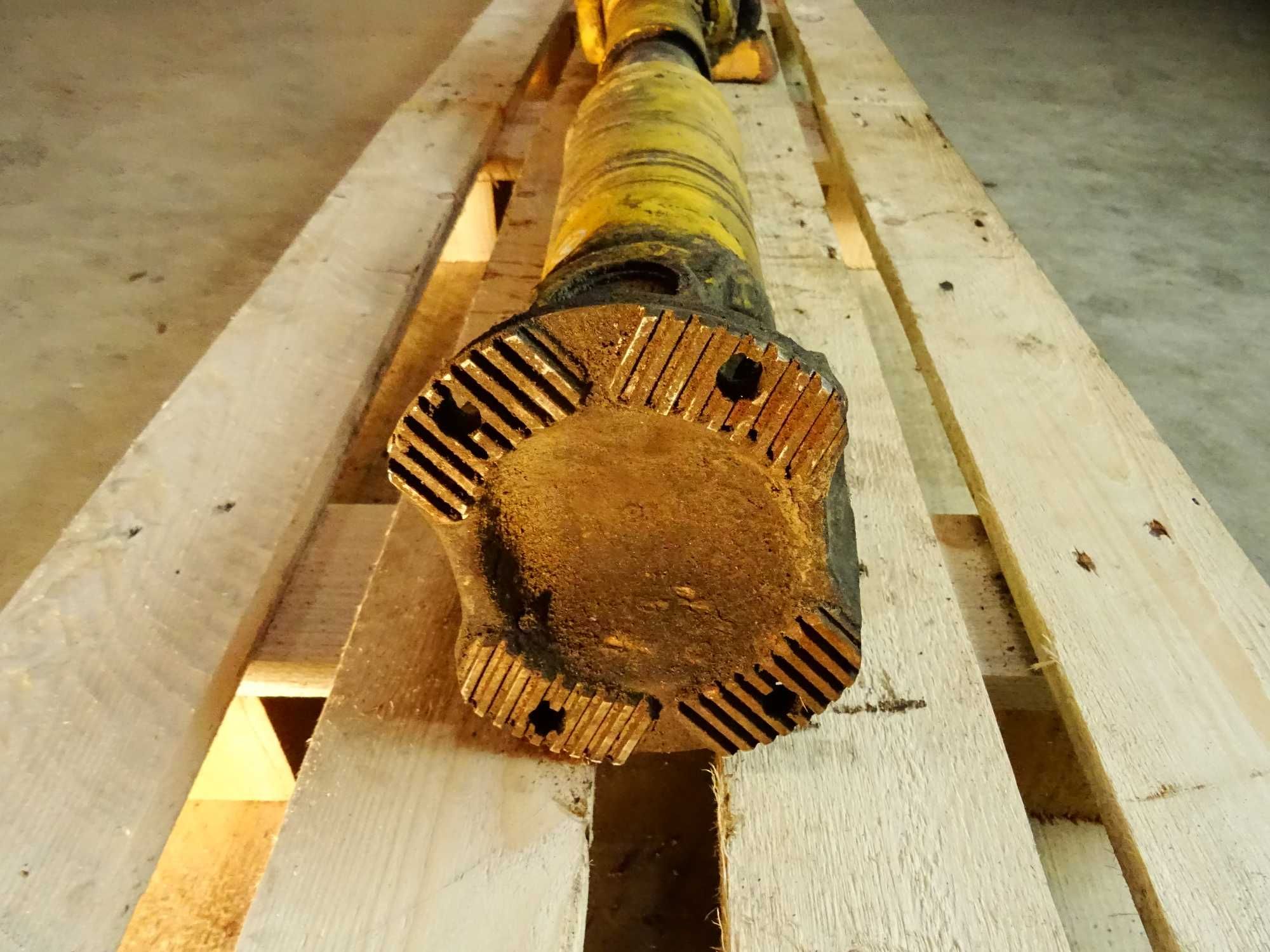 Wał pędny do ładowarki Volvo L120E. Cardan shaft. 147cm. Kardan.