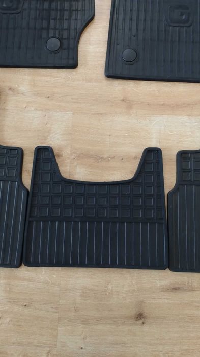 Dywaniki, wycieraczki gumowe Mercedes-Benz klasa G W464 oryginalne