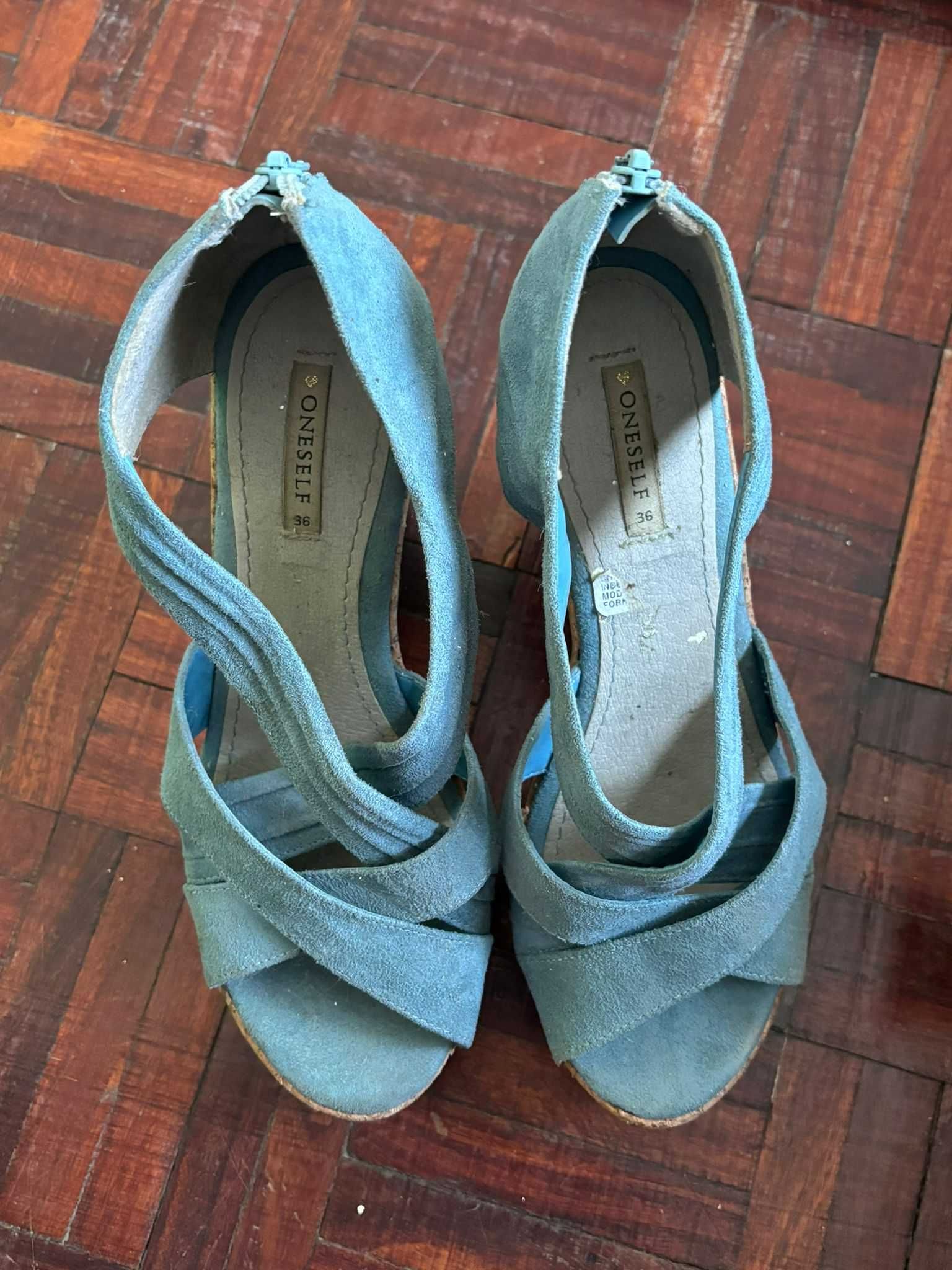 Sapatos altos para mulheres