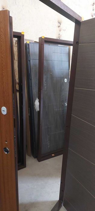 Металлические входные двери уличные квартирные со стеклом ковкой тех