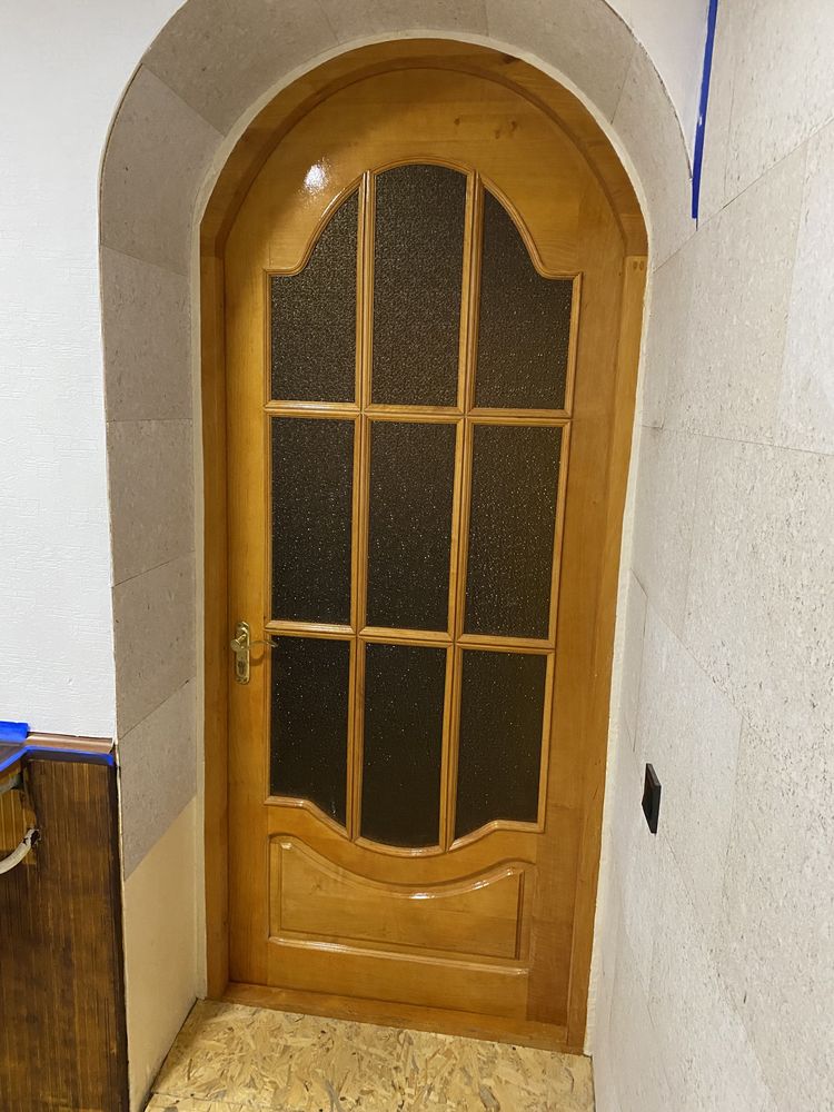 Деревяннная дверь
