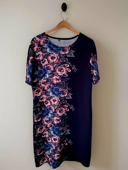 Śliczna granatowa sukienka kwiaty rozmiar 46/48