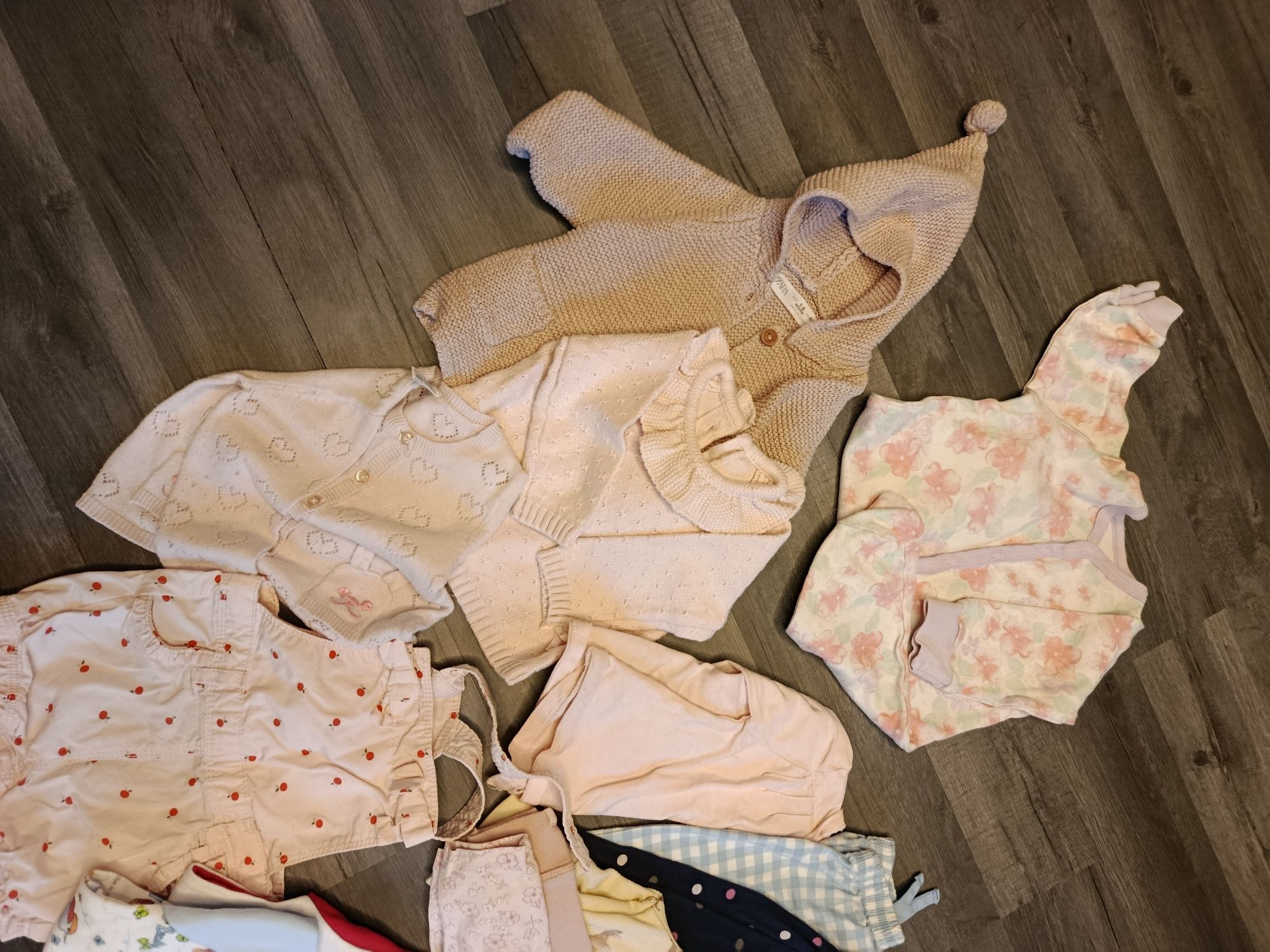 Paka ubranka dla dziewczynki body spodnie legginsy sweter