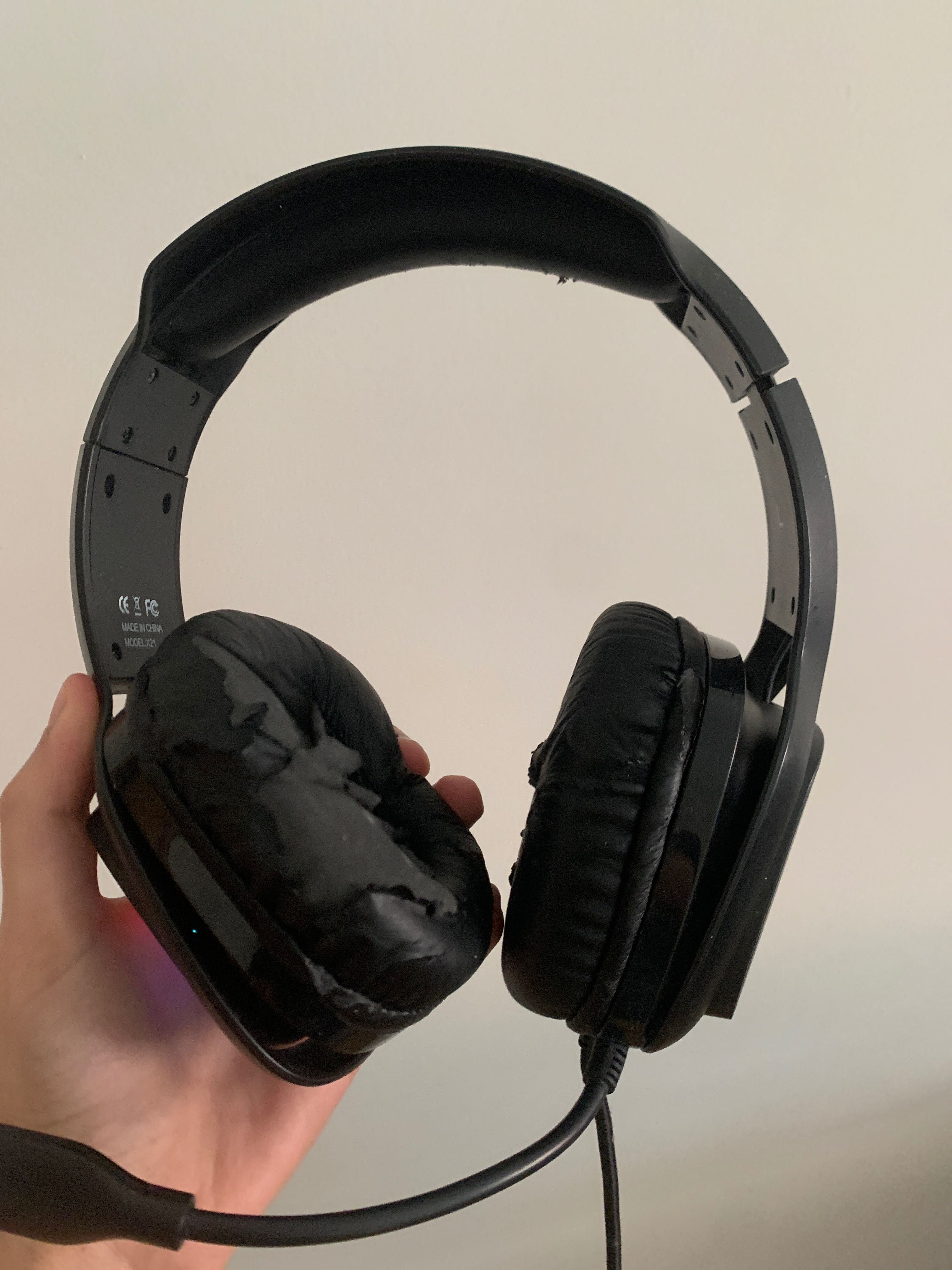 Fone de ouvido gamer usado com Led marca Onikuma