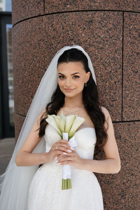 Весільна сукня в ідеальному стані.