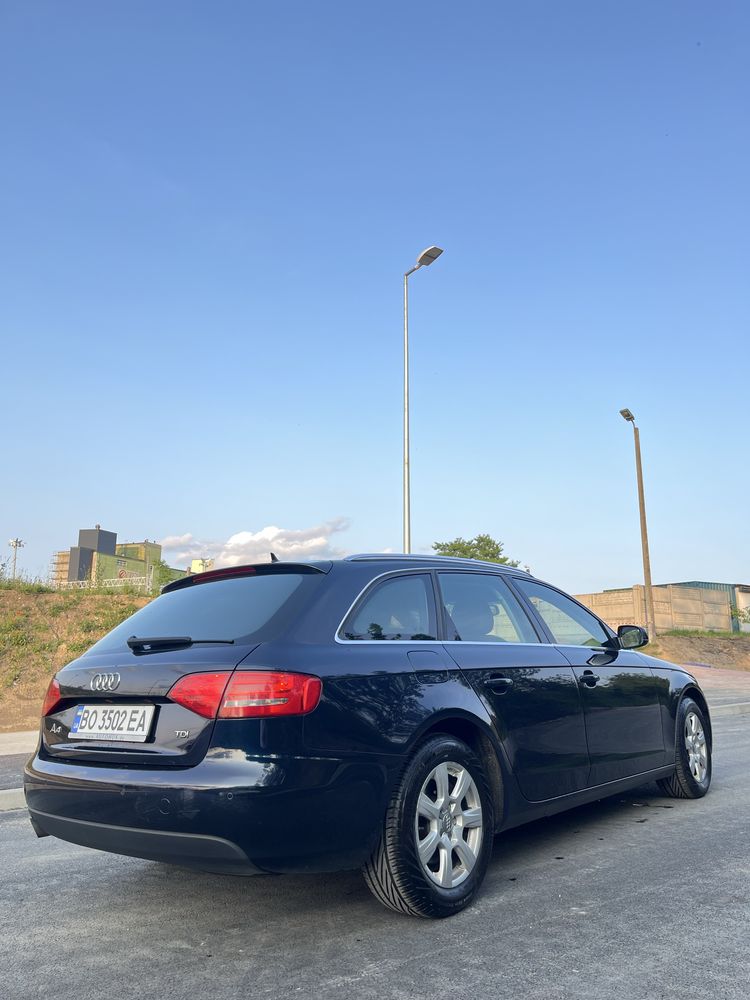 Продам audi a4 b8 !