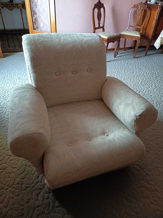 2 Poltronas azul bebé e branca