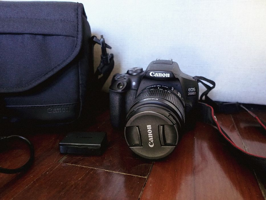 Canon 2000D c/ acessórios