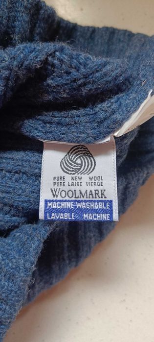 Woolmark. Cieplutki damski, mięsisty golf wełniany. 100% wełny.