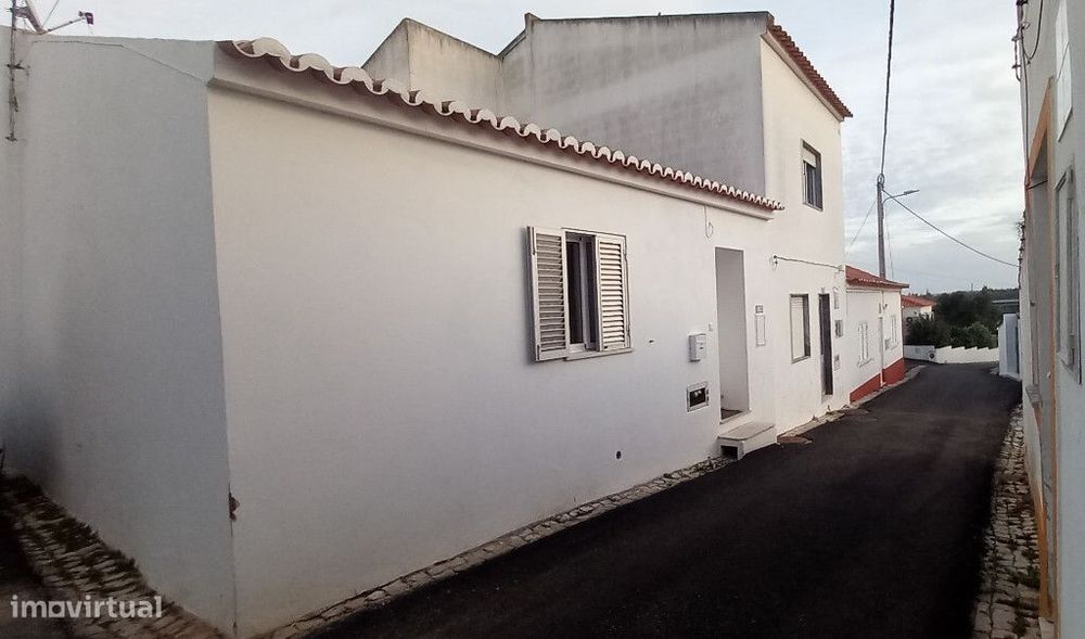 Moradia Geminada M1 com lugar de garagem em zona de Montes Raposos, Fa