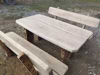 Drewniany stół z bali