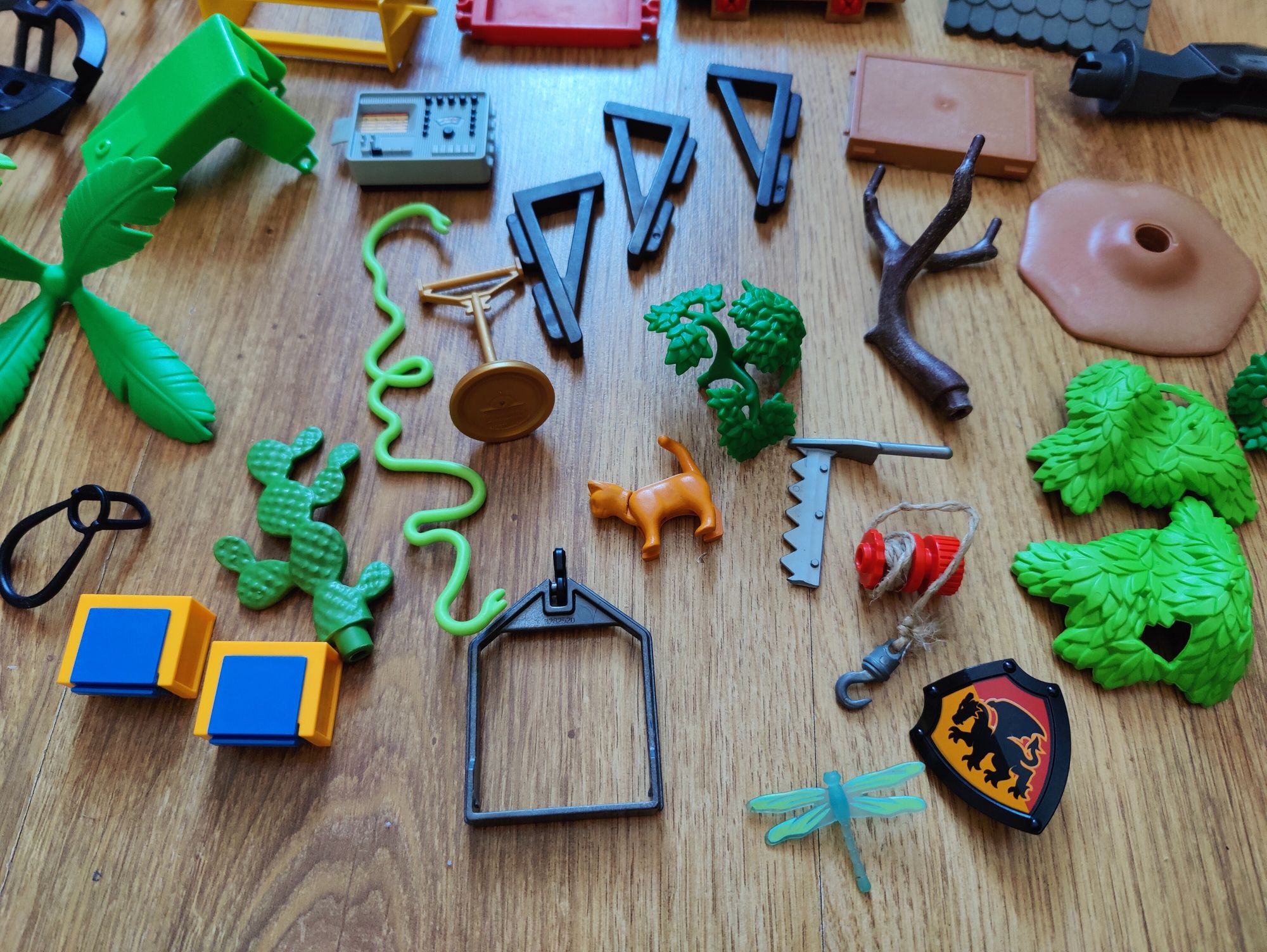 Playmobil - elementy, stoliki, krzesełka, rośliny, mechanik