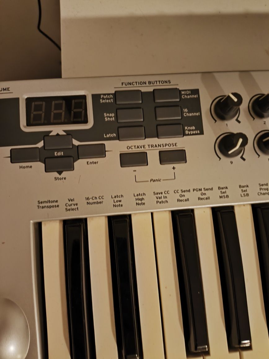 E-MU  x-board 61 Midi,