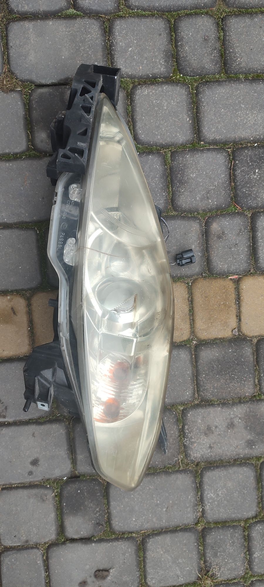 Lampa przednia Mazda 5