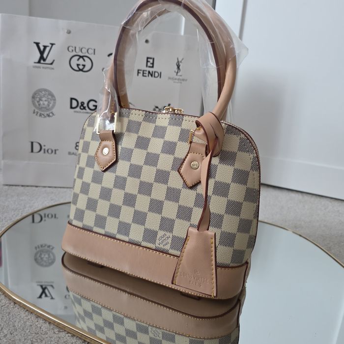 Torebka Louis Vuitton beżowa na pasku  czerwony środek