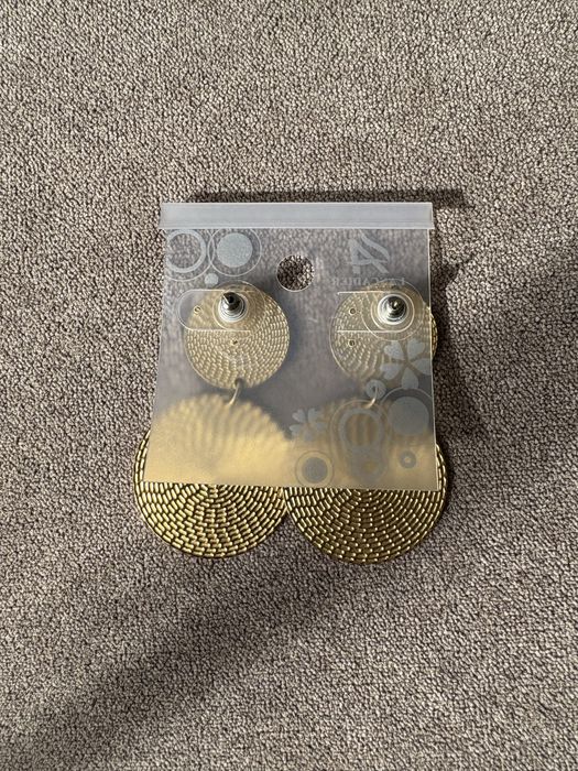 Золотистые круглые большие серьги сережки золотые гвоздики