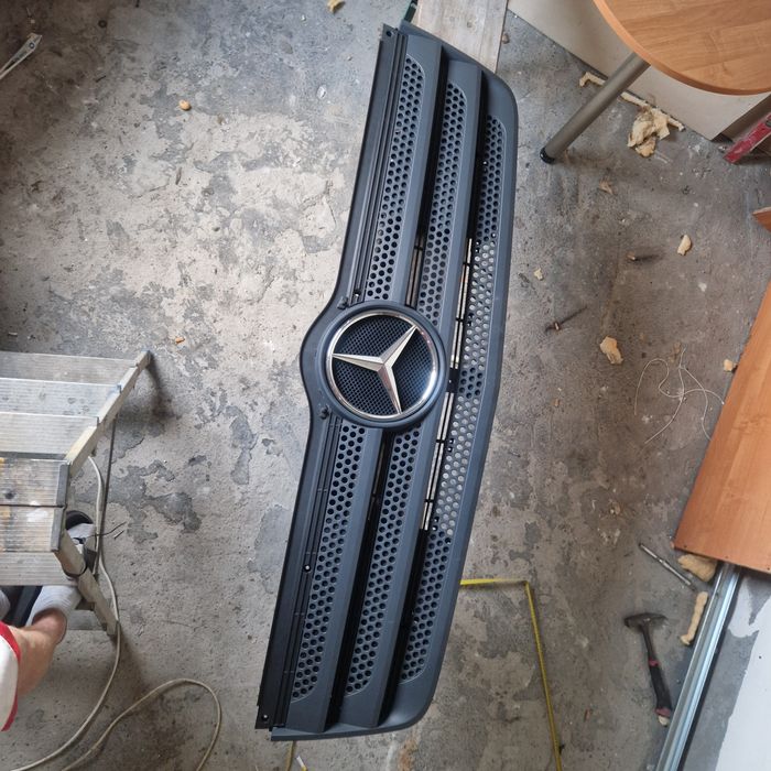 Gril, Atrapa,maska polik. Mercedes Atego III euro 6