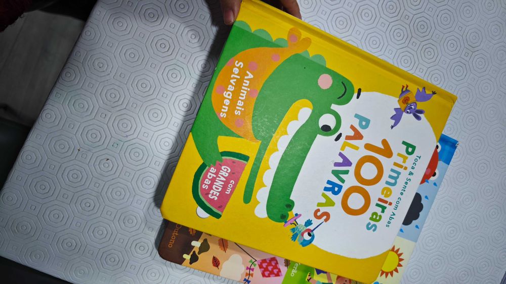 Livros infantis QUATRO TUDO