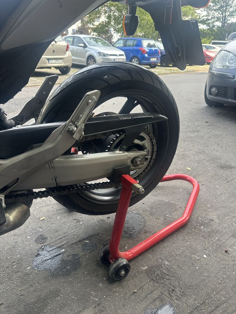 Stojak motocyklowy pod tylne koło