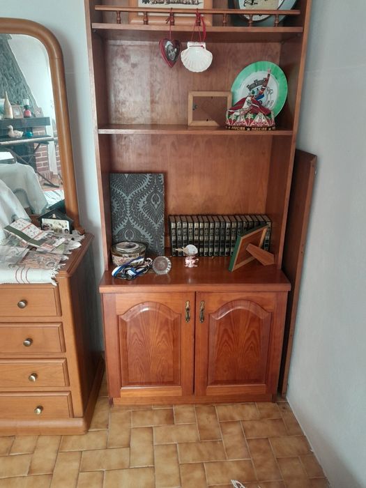 Movel de sala com cristaleira