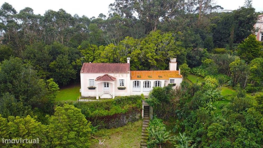 Quinta com Duas Moradias – Um Refúgio Exclusivo em Ribeira Grande