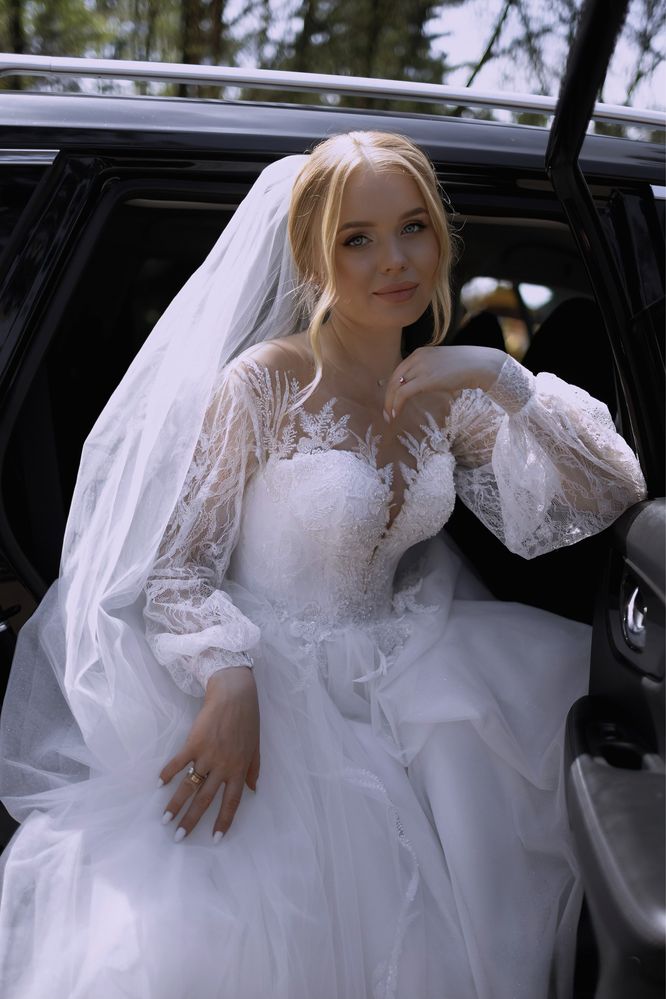 Продам неймовірно стильну та красиву весільну сукню