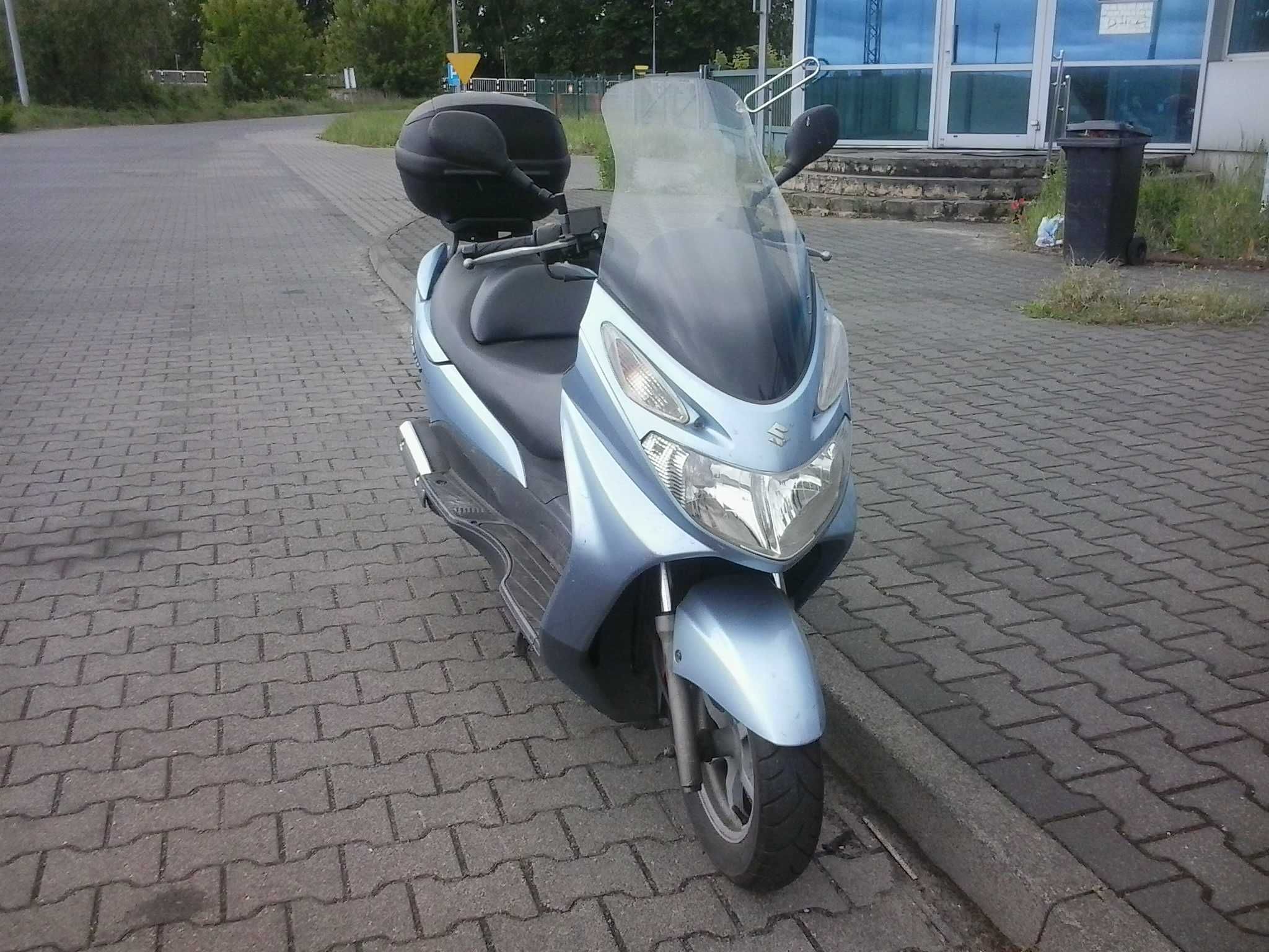 Skuter Suzuki Burgman 125 rok 2006 klasa MAXI kufer GIVI