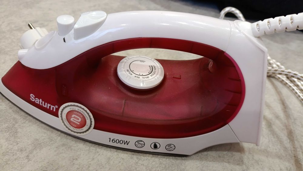 Продается утюг saturn