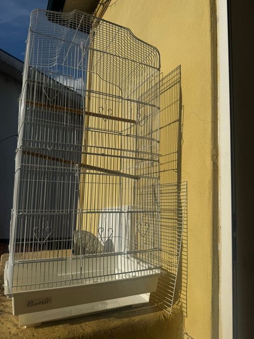 Gaiola grande semi nova.