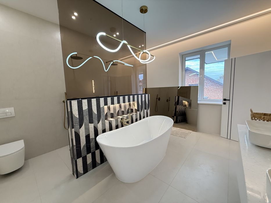 Продам сучасний будинок у передмісті. Ніхто не проживав