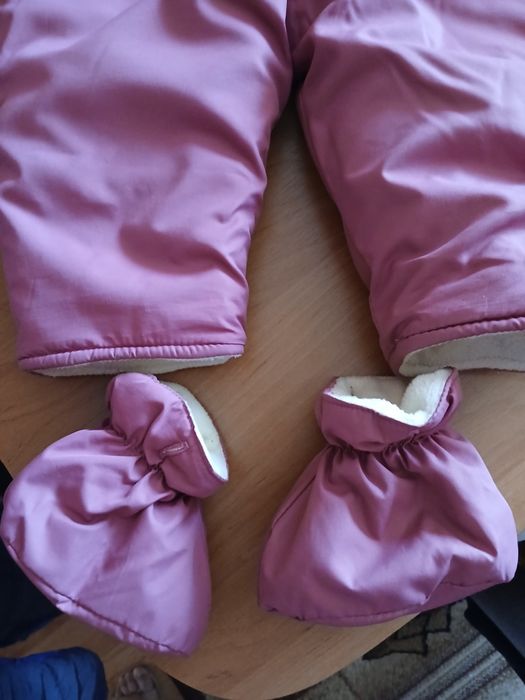 Śliczny zimowy kombinezon