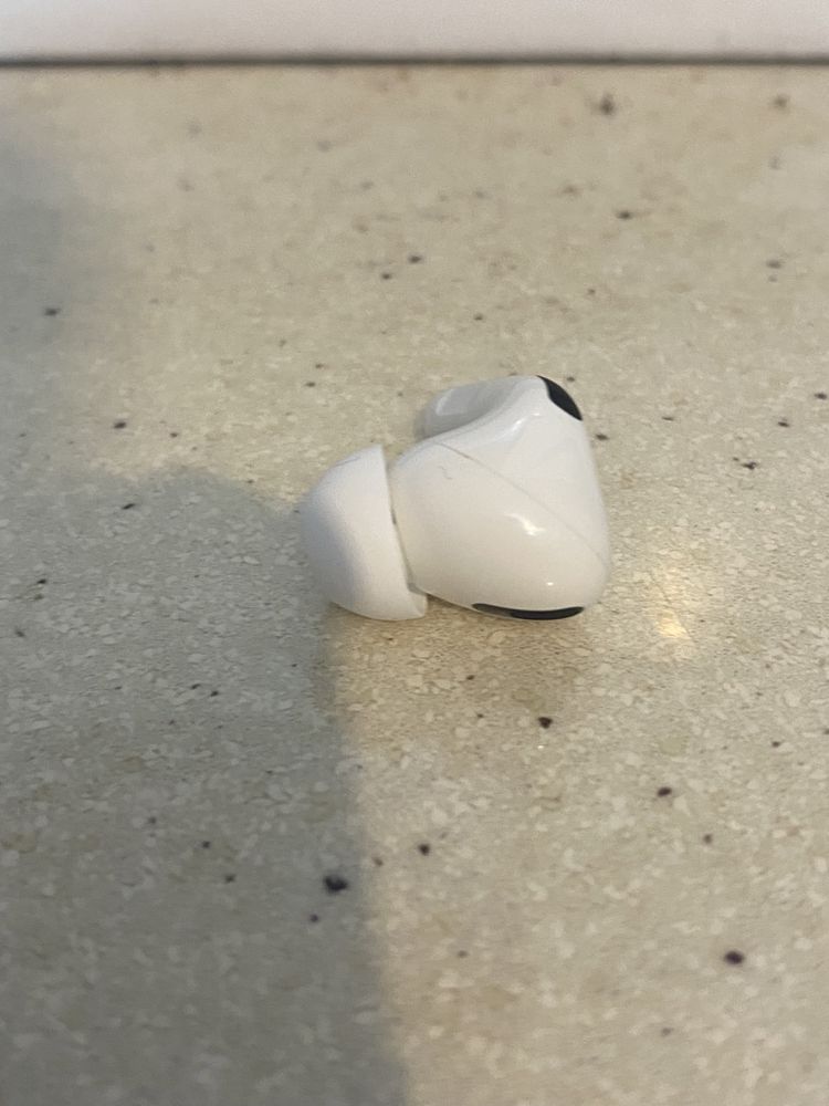 Prawa słuchakwa airpods pro gen 1