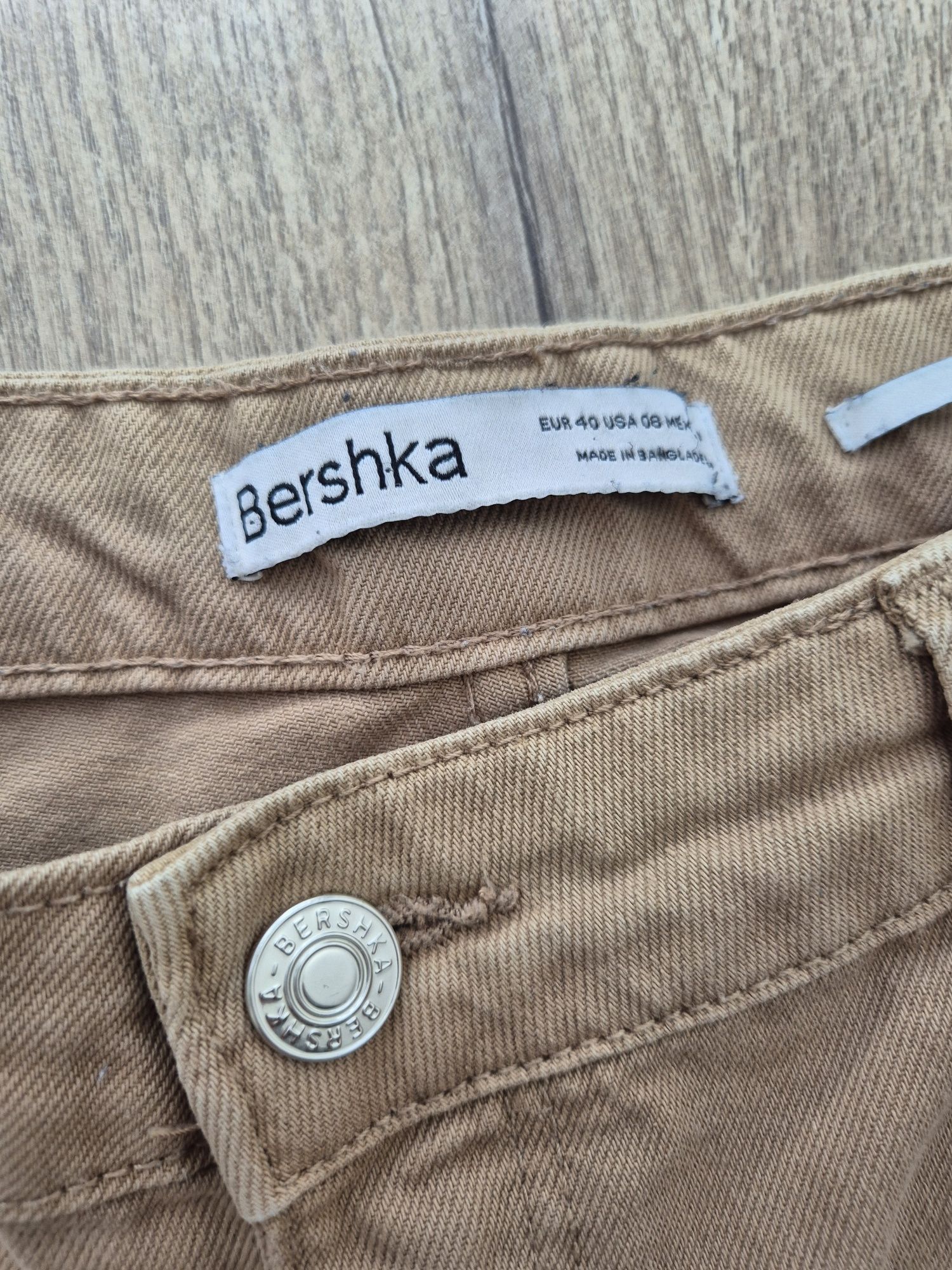 Spodnie karmelowe Cargo Bershka L 40 
Niewiele noszone