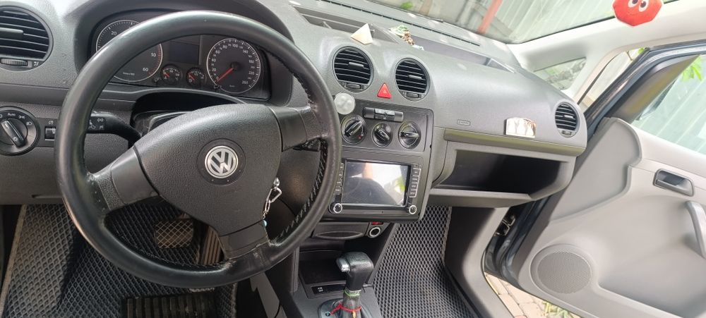 Volkswagen caddy 2010. 1.9. автомат.