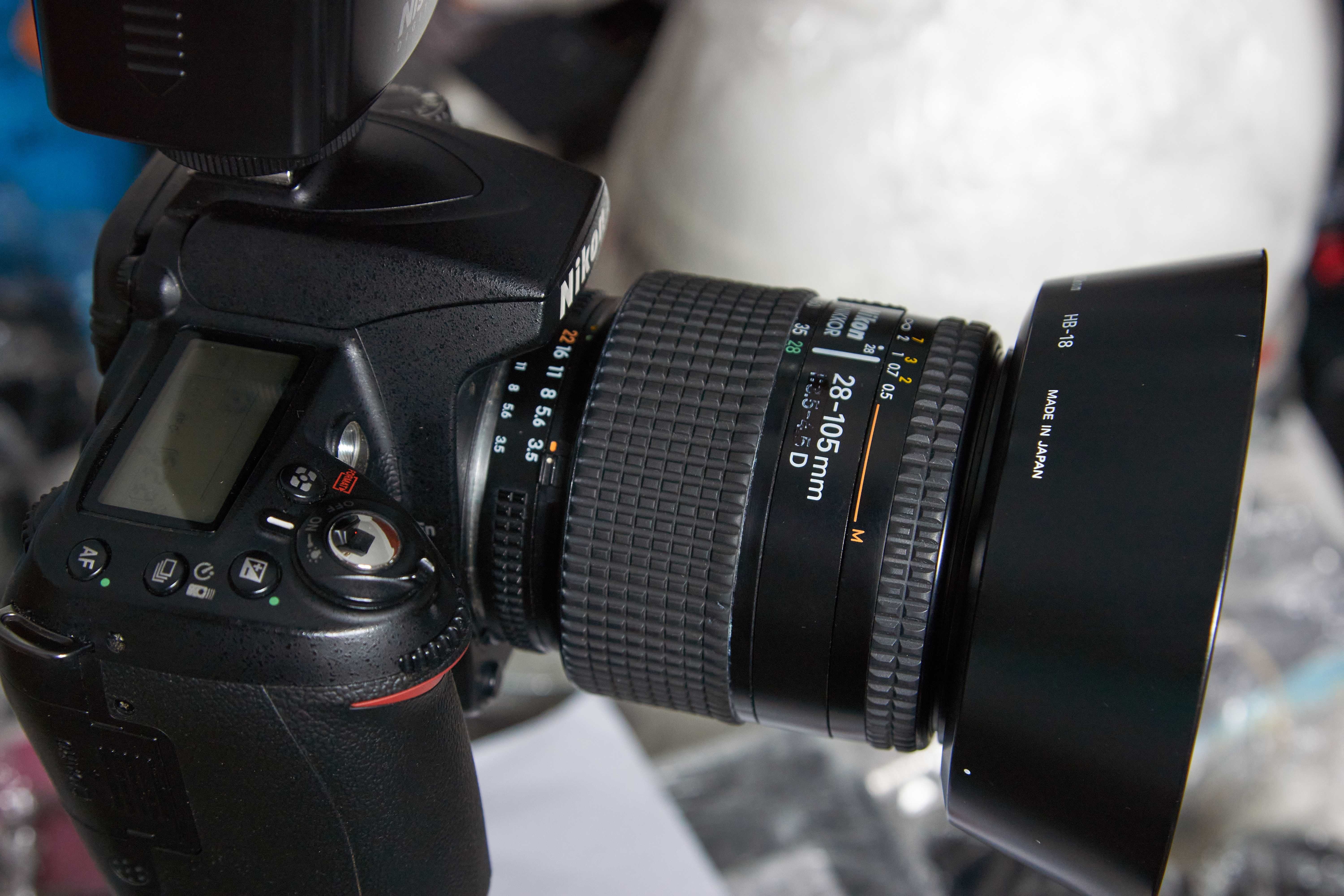 Nikon D90 (7800clics)  c/ Nikon AF Zoom 28-105mm Macro & Flash