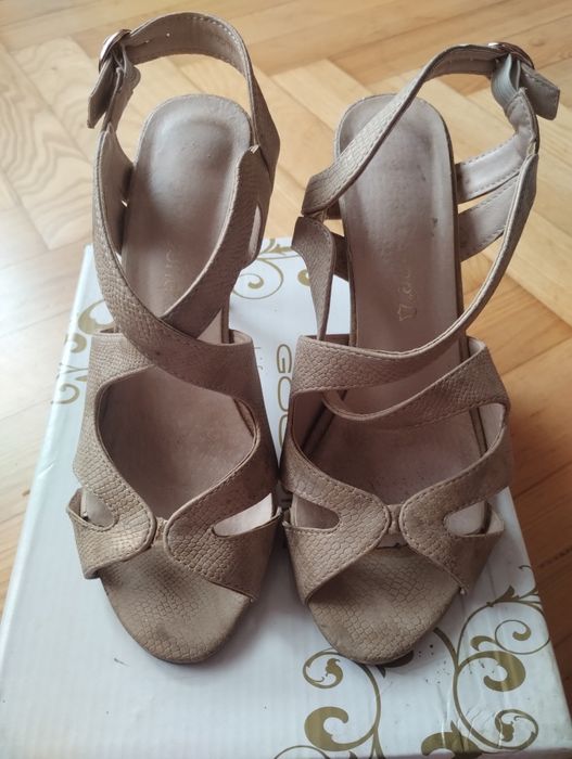 Buty damskie na obcasie