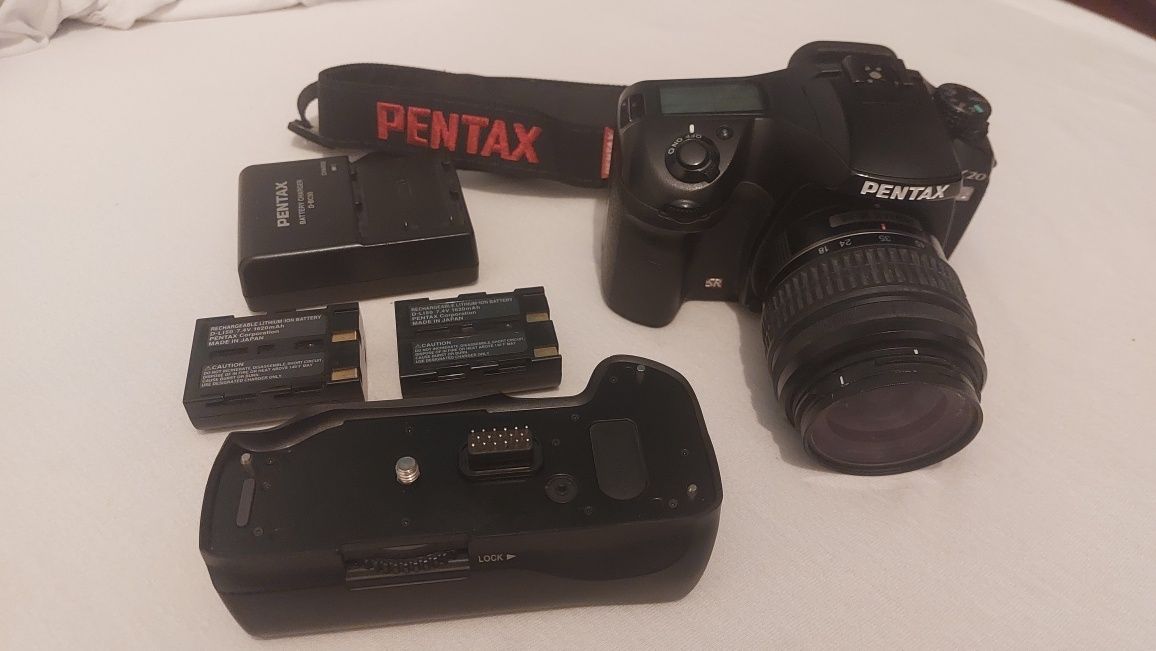 Pentax K20d grip obiektyw 18-55 dwie barerie ladowarka