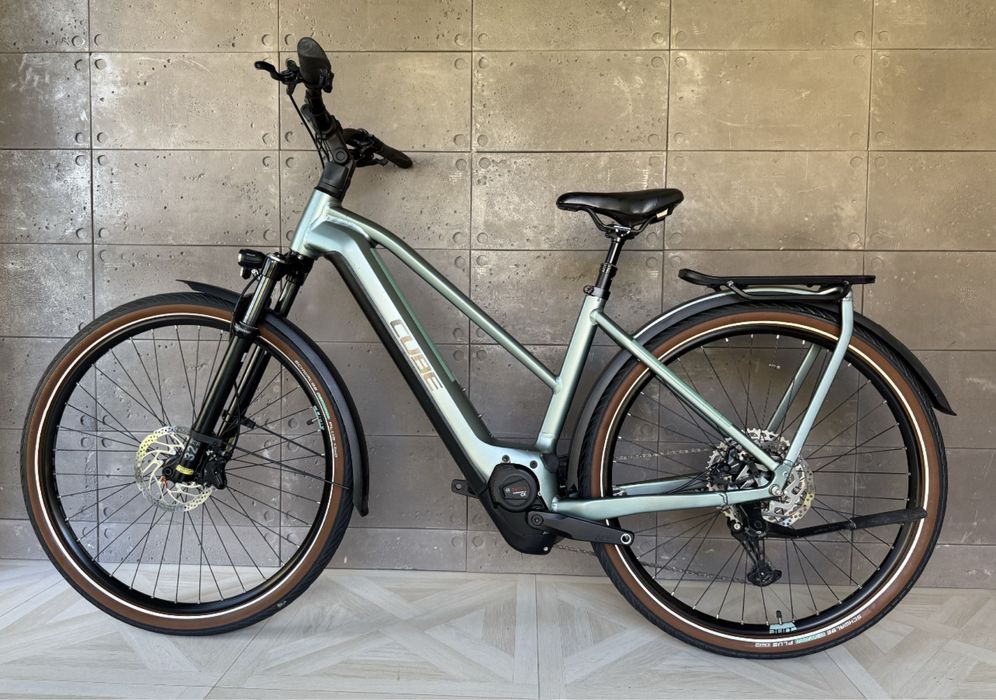 Електровелосипед міський Cube Kathmandu гарний стан