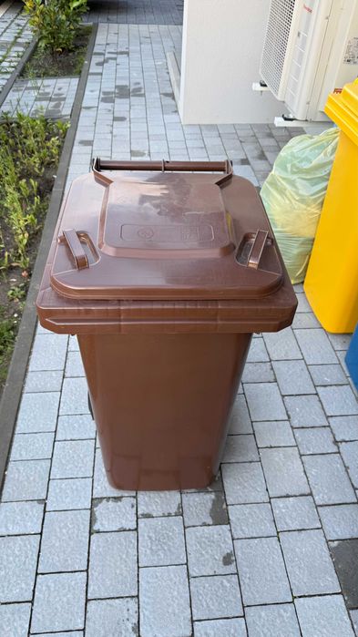 Kosz pojemnik na odpady śmieci 120L -brązowy