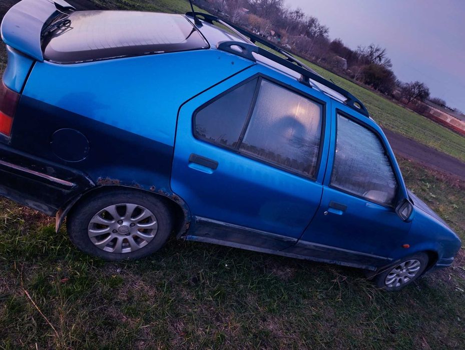 авто Рено 19 1989 року , 1,4  бензин