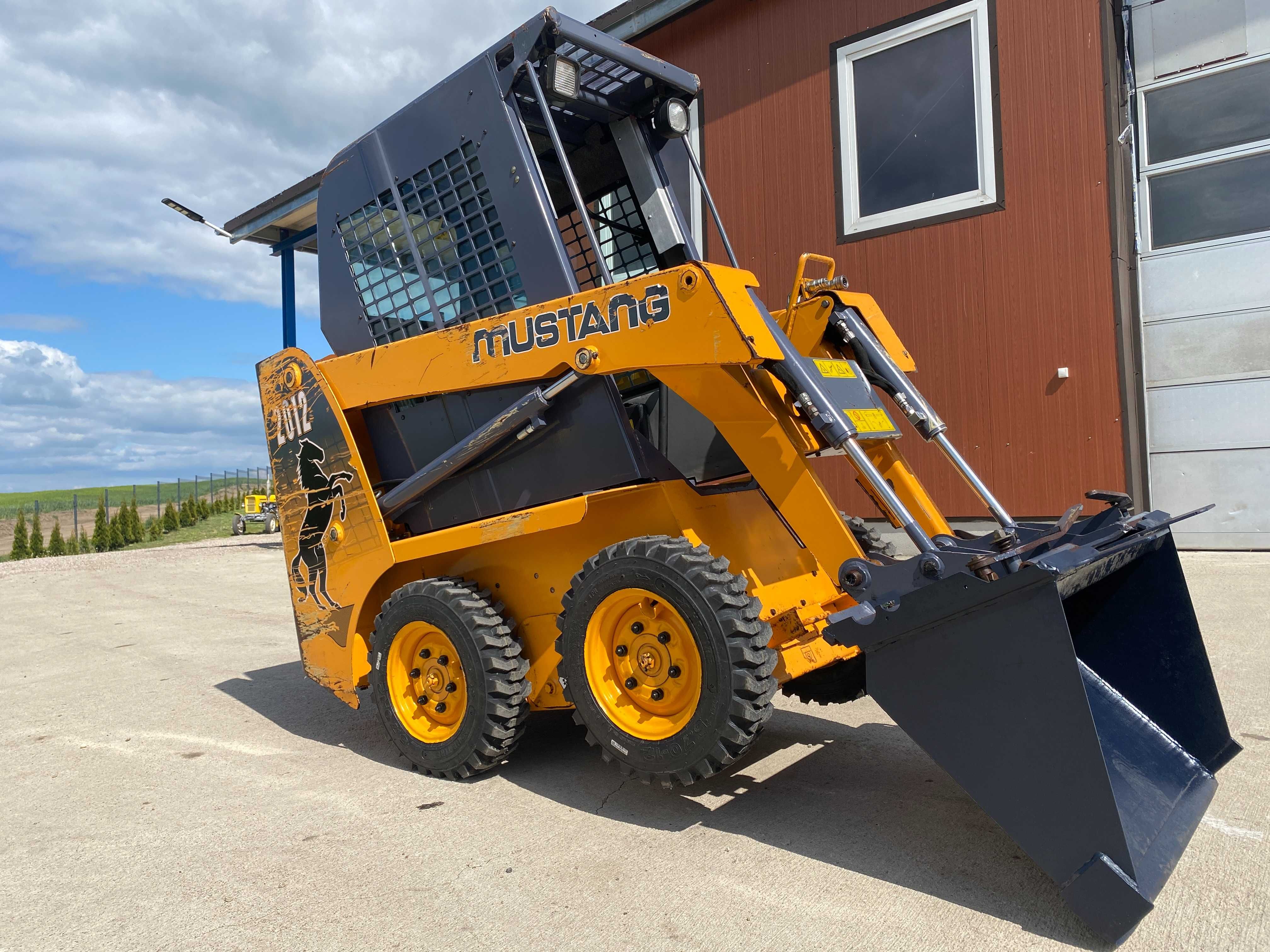 ŁADOWARKA MUSTANG 2012 Rok KROKODYL ŁYŻKA  FORD bobcat nev holland jcb