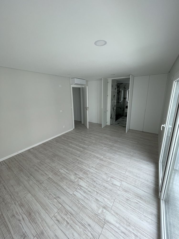 Particular - Moradia T4 com Piscina