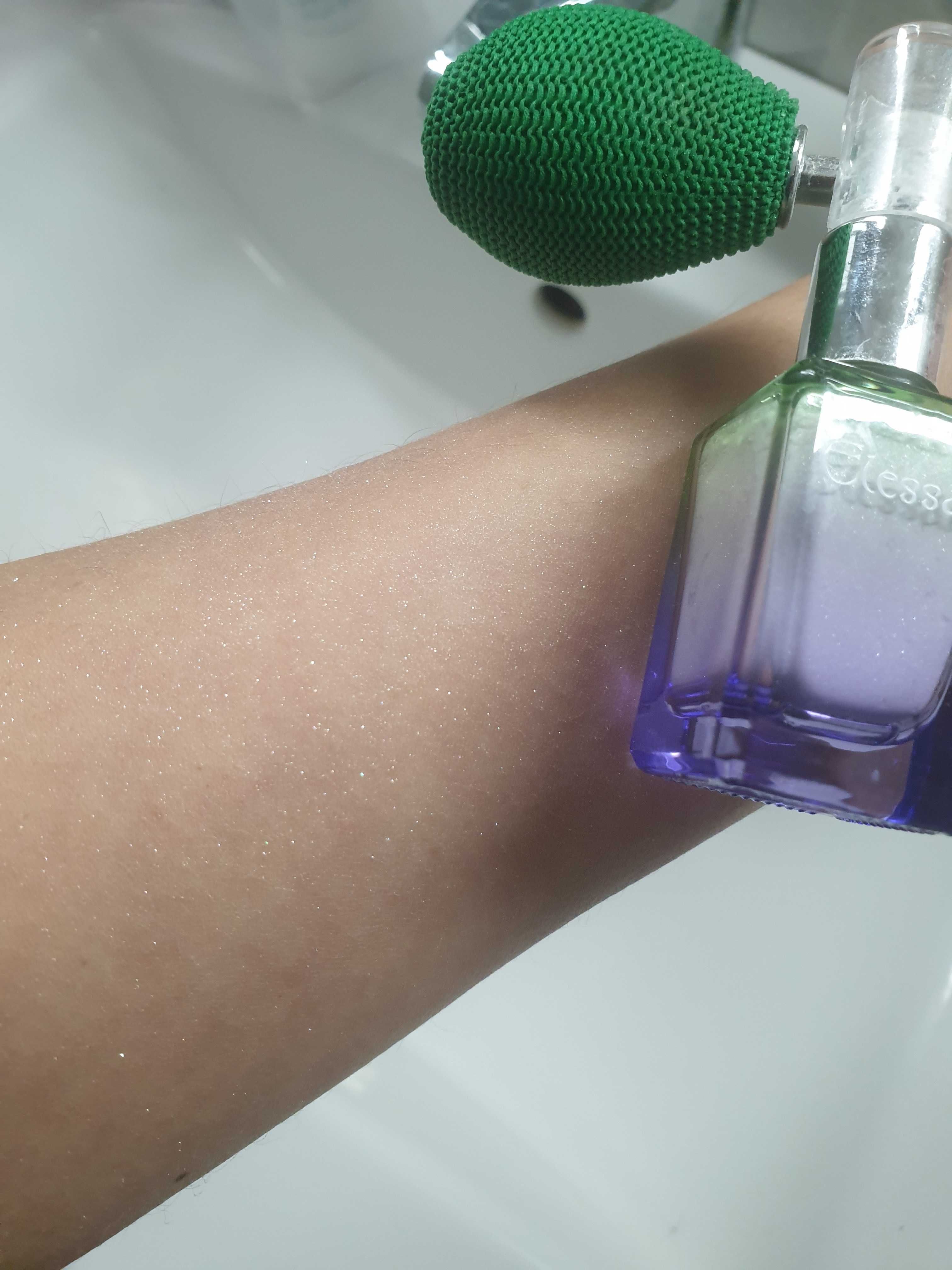 Perfumowany puder z pyłkiem srebrnym  elessar Faberlic