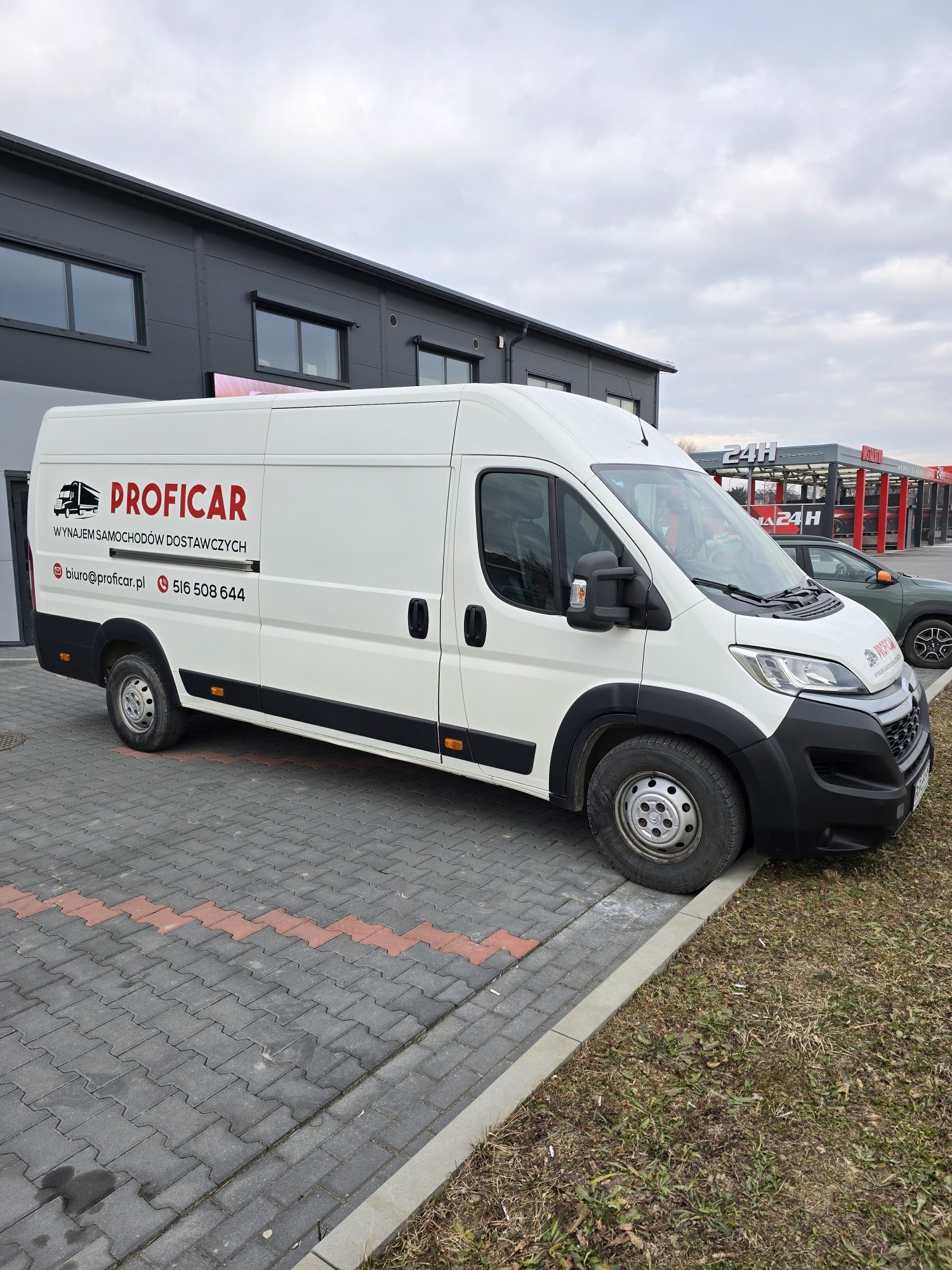 Wynajem busa dostawczego